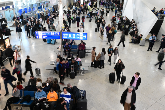Αεροδρόμιο Ελ. Βενιζέλος: Τα 25 χρόνια, οι 7 μεγάλες κρίσεις και το ρεκόρ του 2025